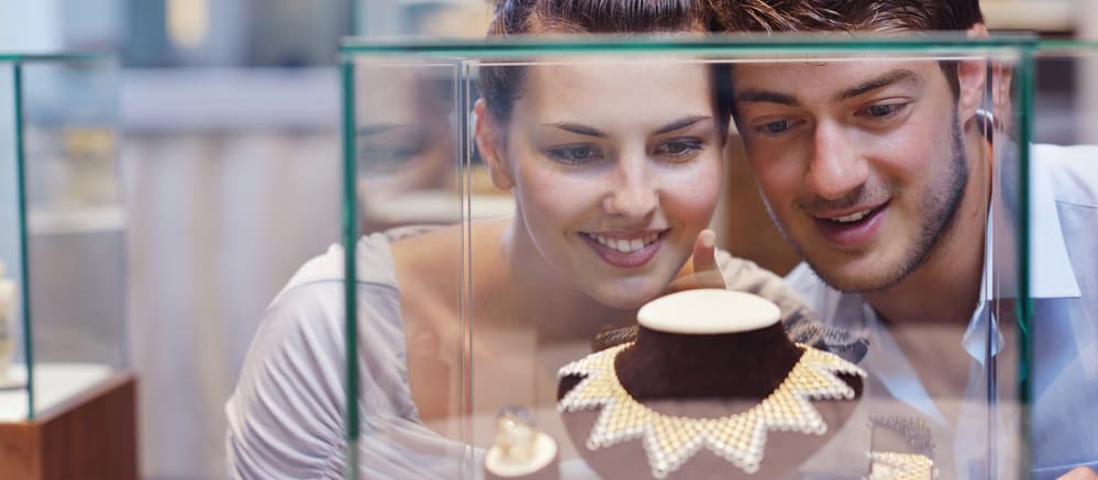 Go Custom | Your Guide to Buying a Custom Engagement Ring