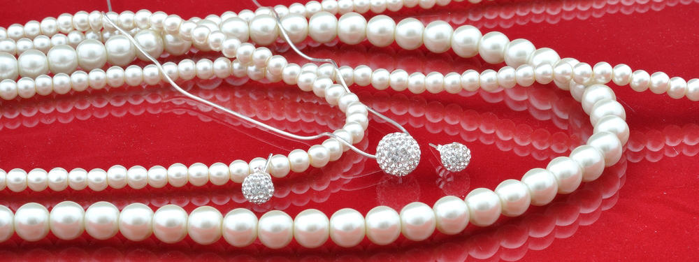 Love is in the Air: Gifts for Her This Valentine's Day